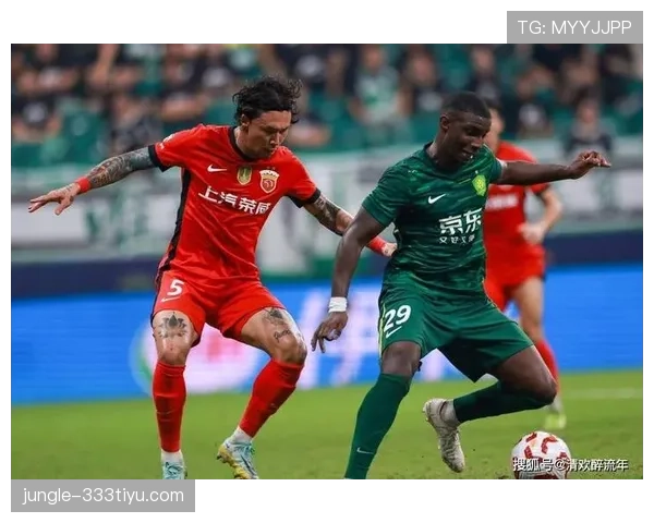 上海海港队近几轮联赛防守端出现明显起伏，关键失球影响争冠形势。