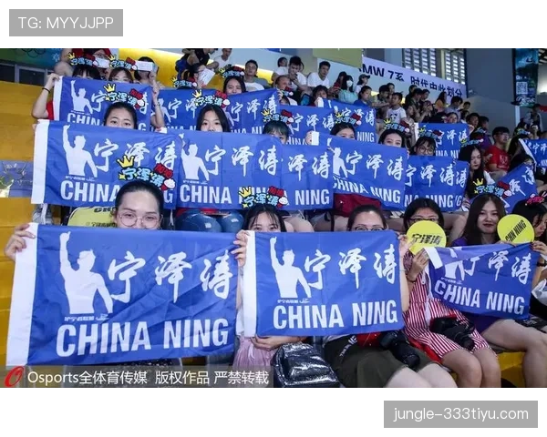 我说宁泽涛现身街头那画风，活成了把钱都当滤镜的人物