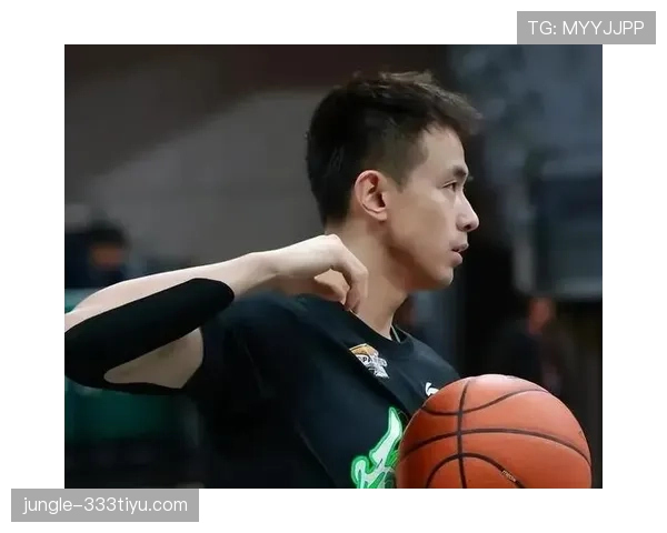 赵继伟上场像拿着剧本的指挥官,下场像刚下夜班的隔壁大叔 赵继伟上场像拿着剧本的指挥官,下场像刚下夜班的隔壁大叔